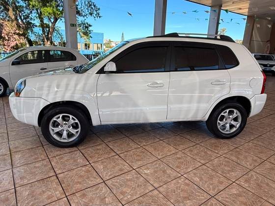 HYUNDAI TUCSON 2.0 MPFI GLS 16V 143CV 2WD FLEX 4P AUTOMÁTICO HYUNDAI TUCSON 2.0 MPFI GLS 16V 143CV 2WD FLEX 4P AUTOMÁTICO